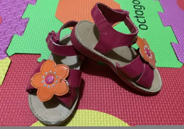 5 pairs of girls shoes (4 size 7s, 1 size 8) in Kids & Youth in City of Toronto - Image 6