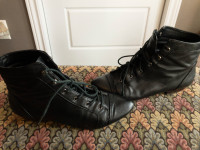 Vintage Aldo Mcspedon Black Eyelet Ankle Boots - Size 8