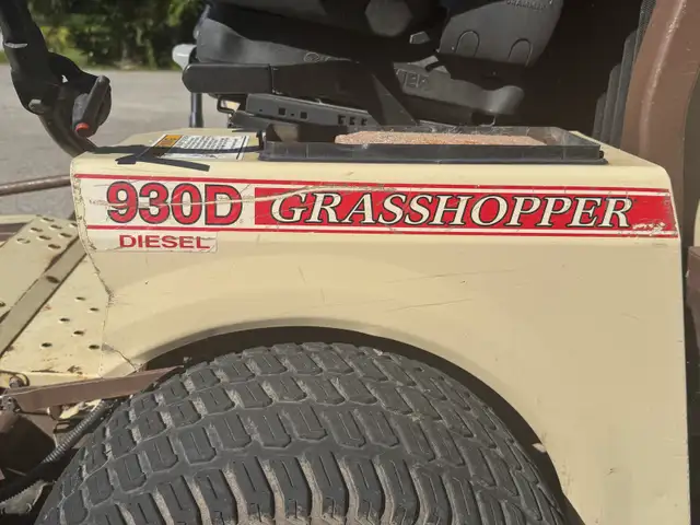 Grasshopper 930D zero turn deisel mower  in Lawnmowers & Leaf Blowers in Stratford - Image 3
