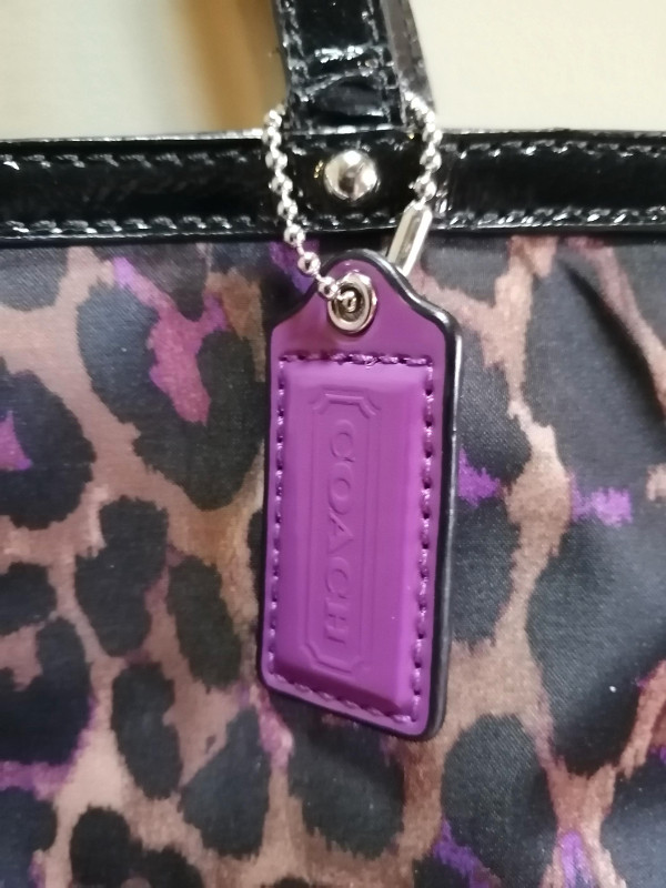 COACH Purple Animal Print Purse with Coin/Card Holder in Other in City of Halifax - Image 4