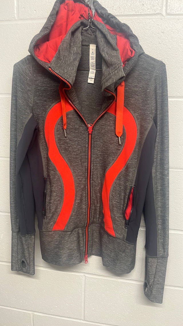 Lululemon Stride Jacket in Heathered Gray & Dark Orange Size 4 dans Femmes - Hauts et vêtements d'extérieur  à Lethbridge