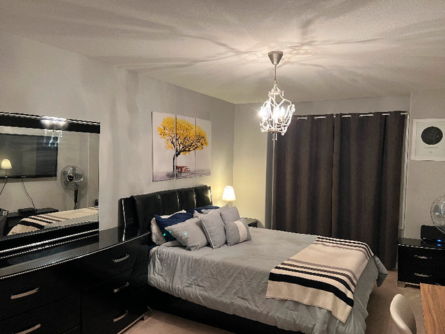 Queen bedroom set 6 piece in Beds & Mattresses in Hamilton