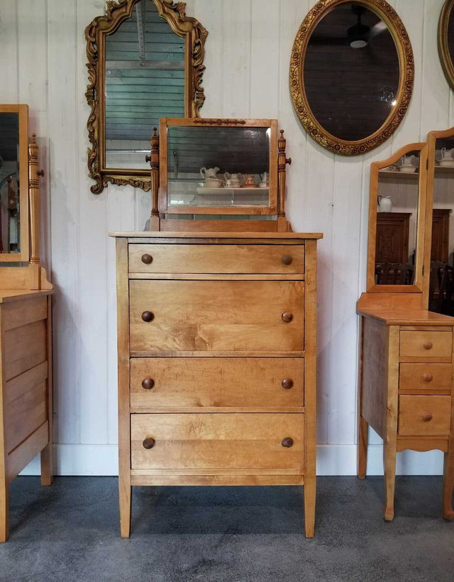 Antique Gentleman's Dresser - Delivery Available in Dressers & Wardrobes in Winnipeg