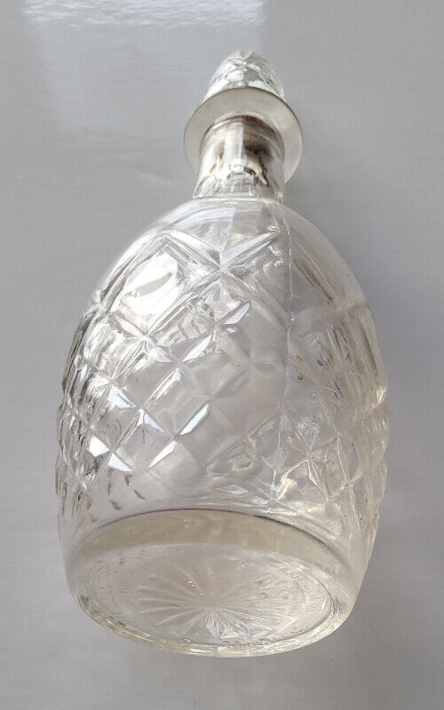 Cut glass wine carafe in Kitchen & Dining Wares in Barrie - Image 3