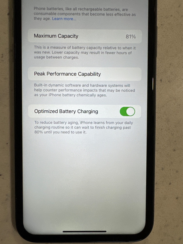 Apple Iphone 11 64 GB Unlocked Black in Cell Phones in Edmonton - Image 2