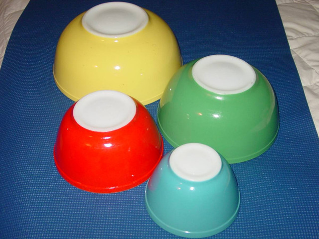 Bols Vintage Pyrex Nesting Bowls dans Art et objets de collection  à Ville de Montréal