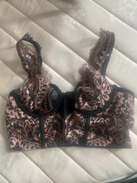 Bra La-Senza- small size- $10-Black and Gold color