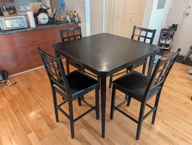 Dining table and chairs | Table à manger et les chaises62863739270531121