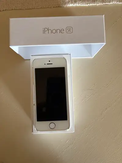 Works fine iPhone SE - $30