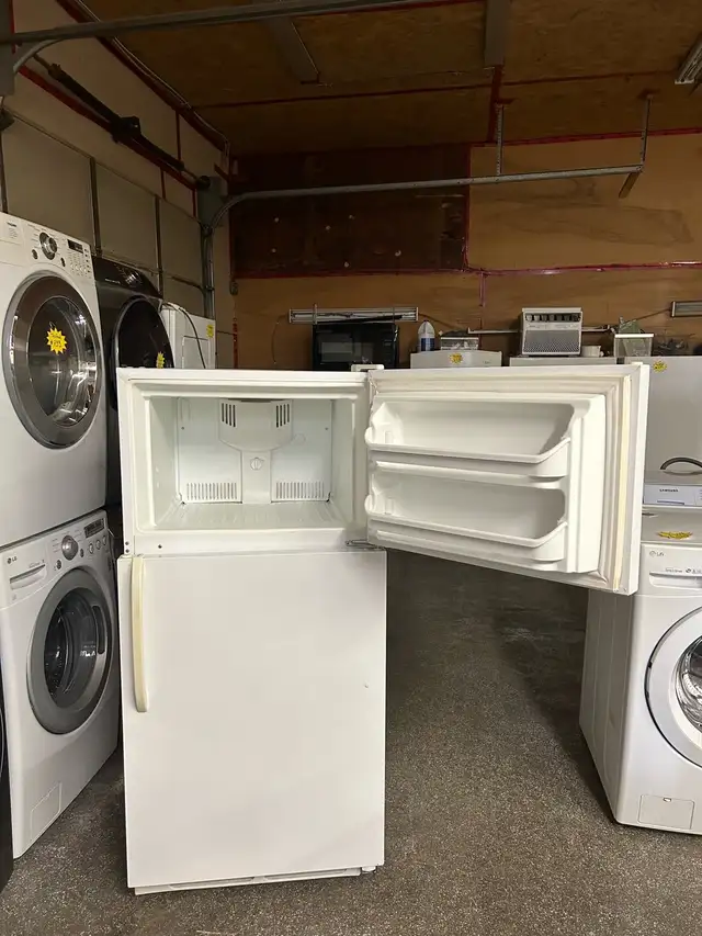Frigidaire fridge works great no issues 30 days warranty. in Refrigerators in Kitchener / Waterloo - Image 5