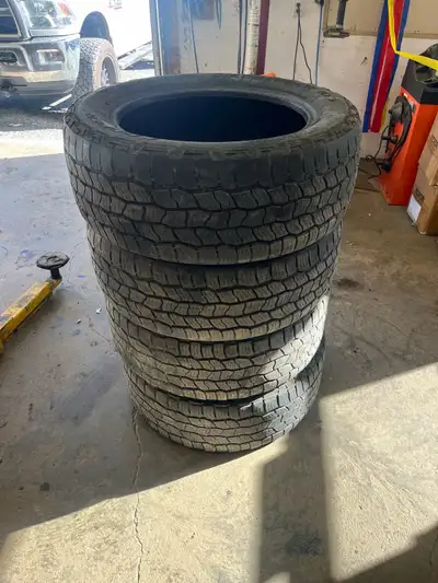 Selling (4) 275 55 R20 Cooper Discoverer AT3 4S, tires are in great shape lots of tread left no hole...