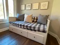 Day Bed with storage