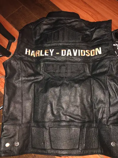 I am selling a new women’s leather riding vest with extra Harley accessories . Included are the foll...