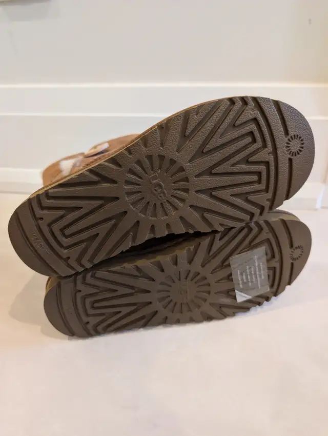 NIB UGG Australia Bailey Button II Chestnut Boots Size 6 in Women's - Shoes in Markham / York Region - Image 11