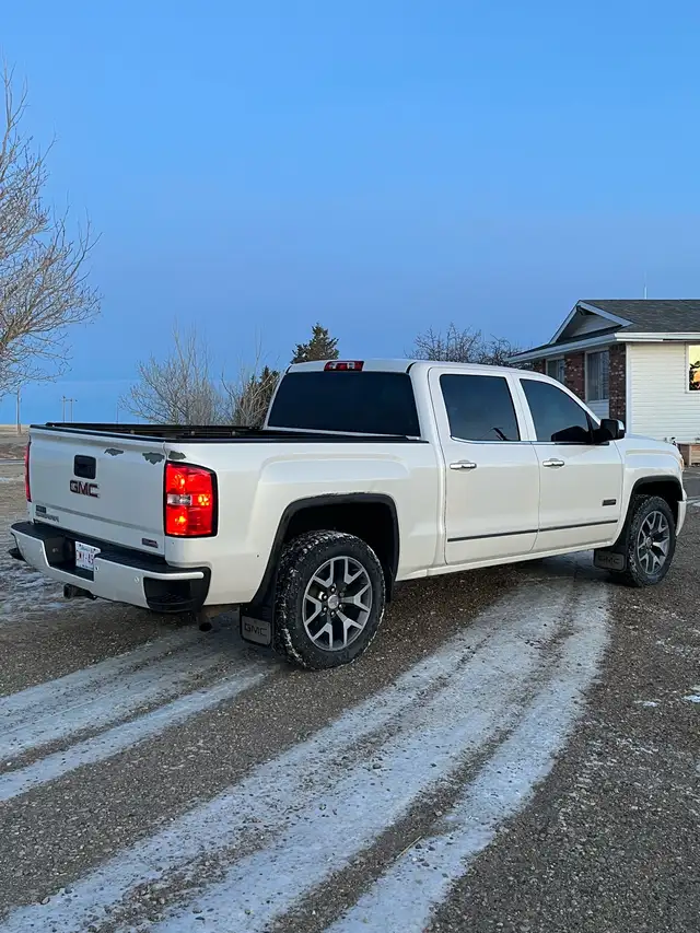 2014 GMC sierra all terrain quick sale in Cars & Trucks in Lethbridge - Image 3