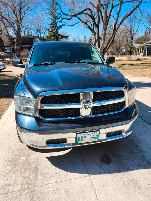 2014 Ram 1500 SLT 4x4 6ft 4 in box Quad Cab V6 in Cars & Trucks in Winnipeg - Image 2