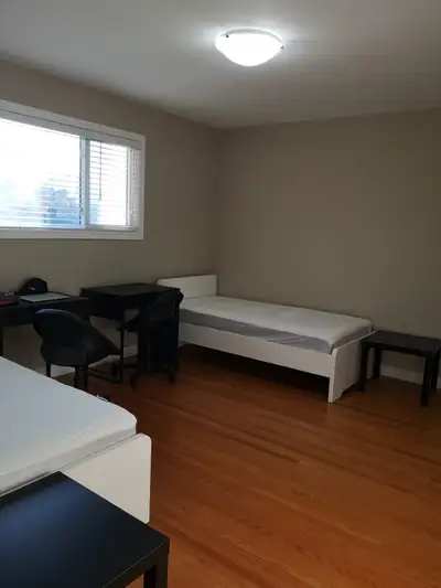 Fully furnished 3 bed 2 bath sharing for 6 students or working professionals. Walking distance to Co...