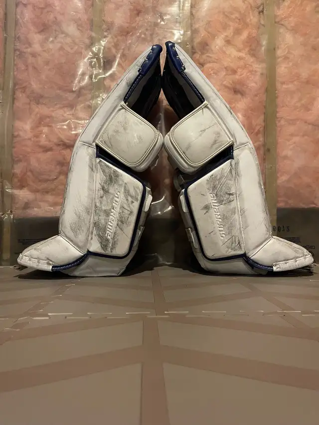goalie pads glove and blocker intermediate  in Hockey in Lloydminster - Image 4