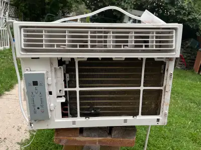 12000 BTU window AC unit Blows very cold and powerful Make a bit of fan noice but runs well. It’s no...