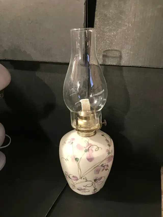 Oil Lamp ceramic vintages ne in Indoor Lighting & Fans in Markham / York Region - Image 2