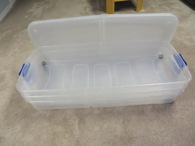 3 LARGE CLEAR STORAGE CONTAINERS476837416545167360