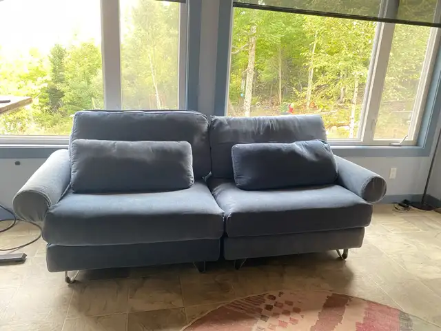 Oversized modular couch in Chairs & Recliners in Charlottetown - Image 3