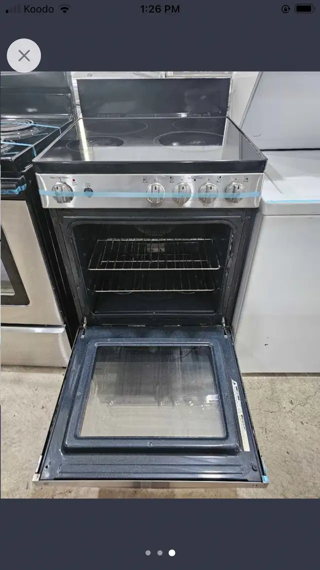 GE 24 inch w apartment size electric stove range oven  in Stoves, Ovens & Ranges in Mississauga / Peel Region - Image 3
