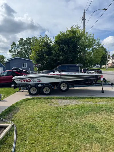 New 3 bank charger New Upolstrey New power steering New transom rebuild New wiring 112 fortrex bow m...
