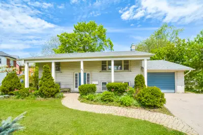 42 Central Street is prime student location in Waterloo, it’s minutes to Uptown, transit, and amenit...