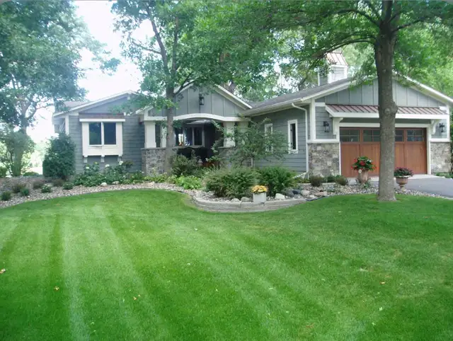 Landscaping and lawn care services GTA630056636876831215