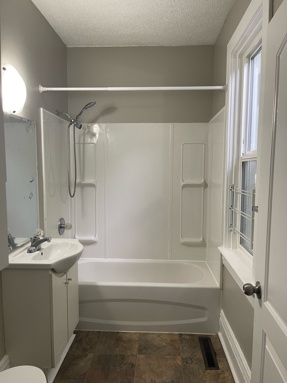 3 bedrooms side by side Duplex for rent in the North end 4
