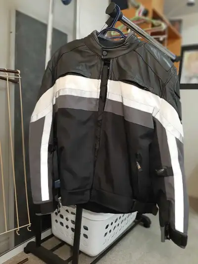 Motorcycle Jacket Gently used but in like new condition. Multiple vents and body armor. Removable in...