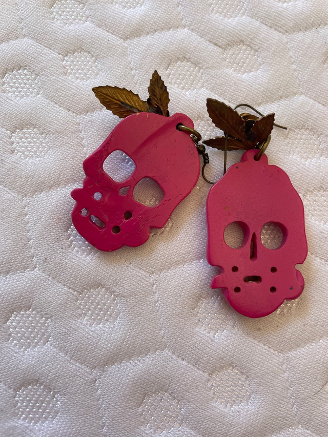 Vintage pink skull earrings in Jewellery & Watches in Oakville / Halton Region - Image 3