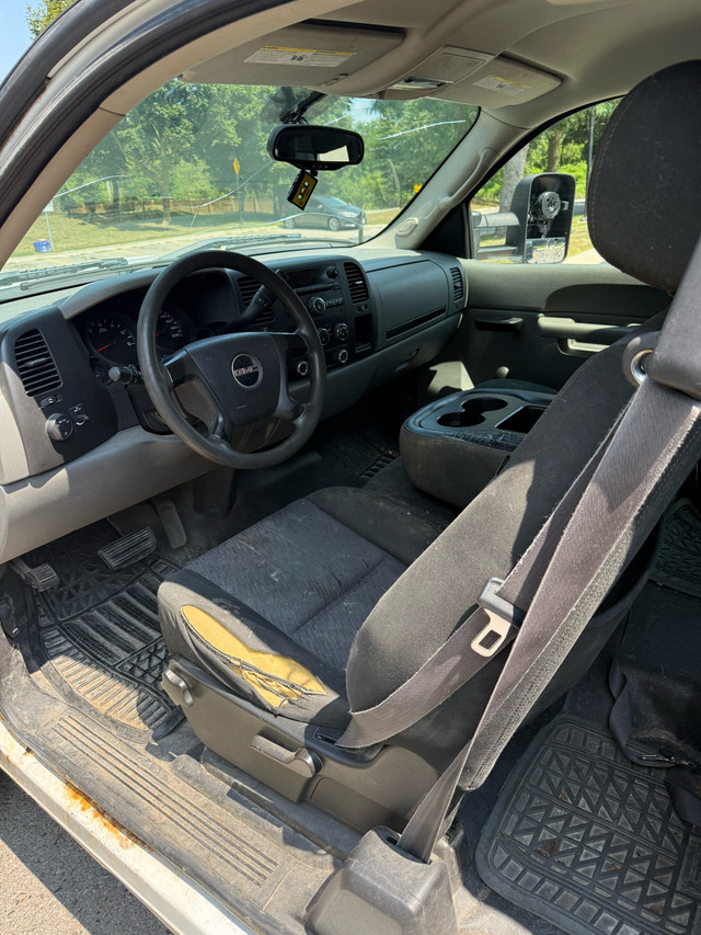 2010 Sierra ext cab in Cars & Trucks in London - Image 3