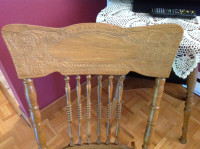 Antiquité Chaise Bercante La tricoteuse  en chene vintage