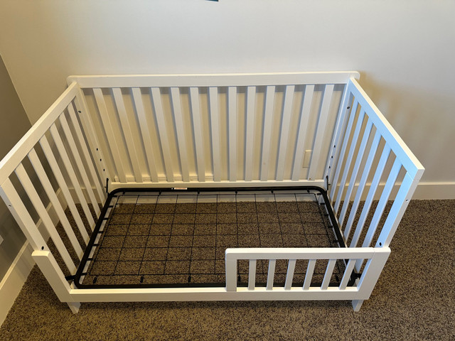 Carter DaVinci Colby 4-in-1 Convertible Crib - White in Cribs in Saskatoon - Image 3