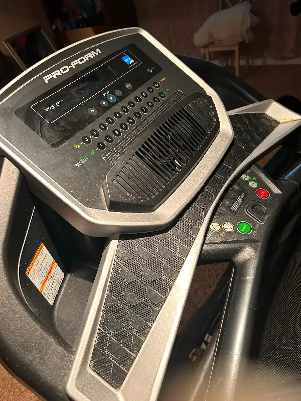 Proform Sport 5.5 Treadmill in Exercise Equipment in Oakville / Halton Region - Image 3