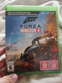 Used like new Forza horizon 4, no scratches works completely fin