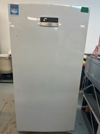Congélateur Blanc frigidaire Upright single door Freezer  32"