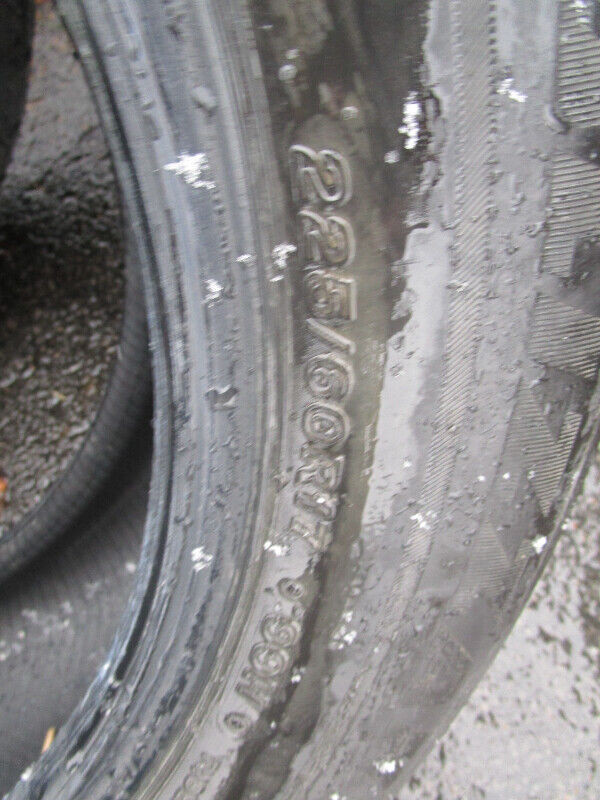 4 pneus  pour été 225 65 17 BLIZZAK de brigestone pour 125 $ dans Pneus et jantes  à Lanaudière - Image 4