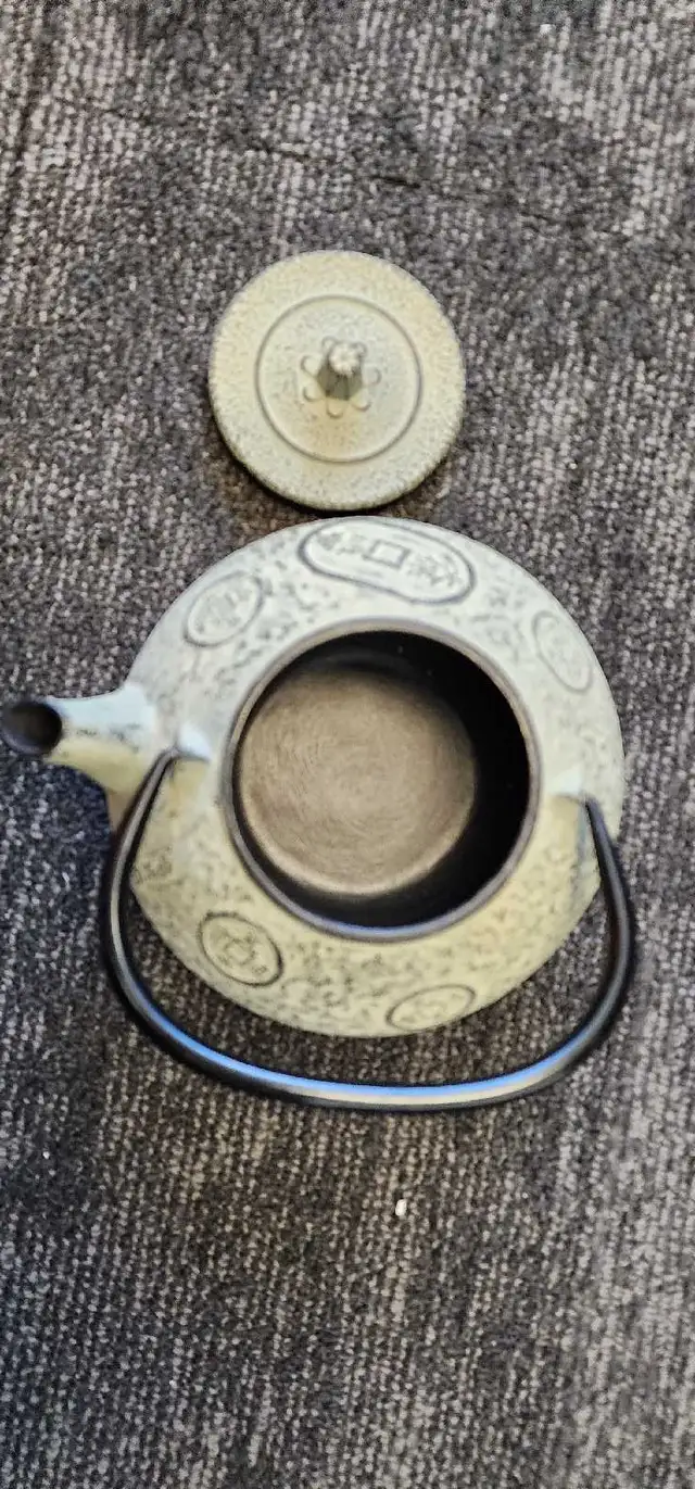 A Japanese Nambu Tekki cast iron teapot with "Tenpō Tsūhō" coin in Kitchen & Dining Wares in Calgary - Image 4