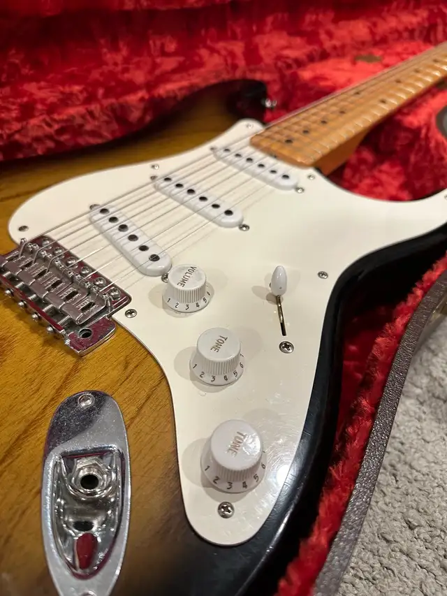 Fender custom shop 54 Stratocaster in Guitars in Edmonton - Image 4