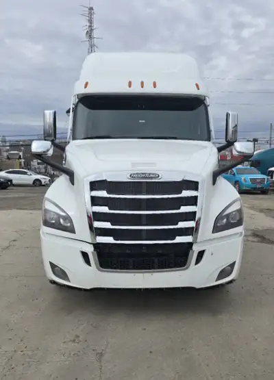 2022 Freightliner Cascadia, Ultra shift Auto, Engine Detroit DD15, 900000 KM, Good tires, Good condi...