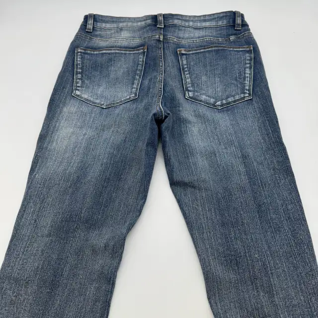 Jeanologie Distressed Button Fly Jeans Women's Size 6 (US) in Women's - Bottoms in City of Toronto - Image 6