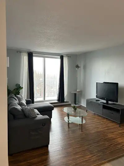Chambre meublée à louer – 950 $/mois  Parfaite pour jeune femme étudiante ou professionnelle  Dispon...