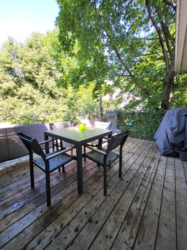 5 1/2 3 ch. immense terrasse StSacrement Montcalm Stationnement