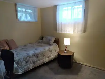 Bright room for rent in private house - all inclusive - near Bus Stop - Hi speed Internet - laundry...
