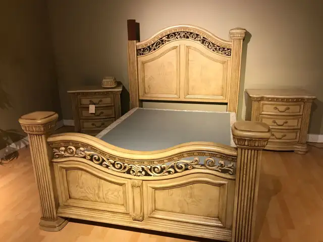 Wynwood Cordoba Queen Bedroom Set – Solid Wood, Elegant Antique63838169134339120