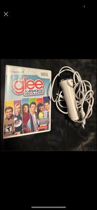 Glee Wii game & microphone 