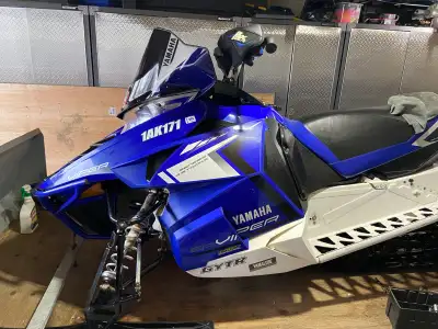 2014 Yamaha viper 2014 YAMAHA SR VIPER SRV 1049 GENESIS 4 STROKE 141 TRACK LENGTH STUDDED TRACK NEW...